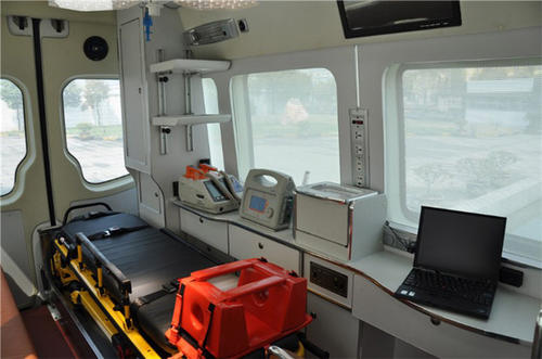 青龙满族自治县救护车内部